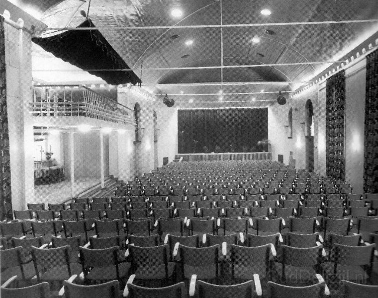 Schouwburg binnen.jpg